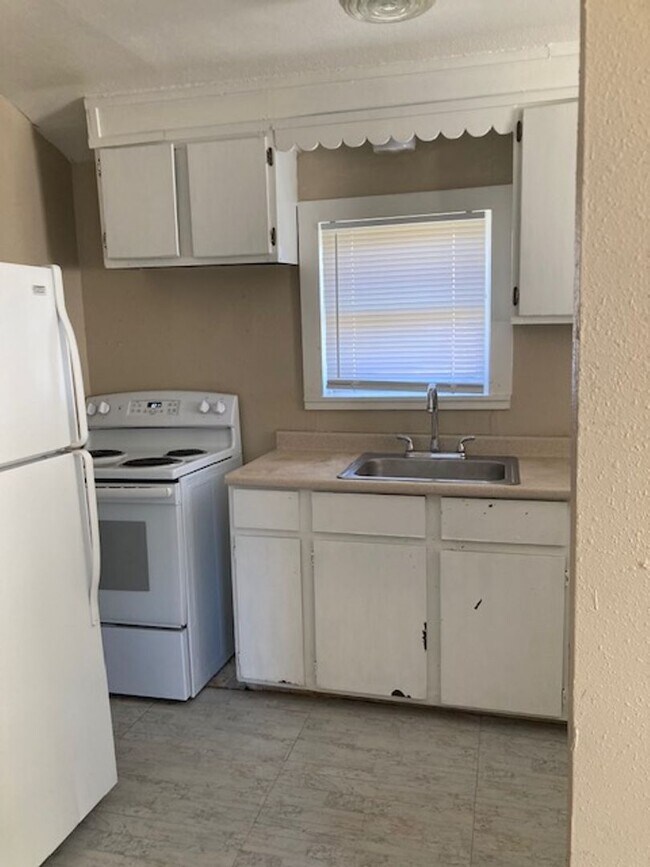 Building Photo - Cute 1 bed/1 bath