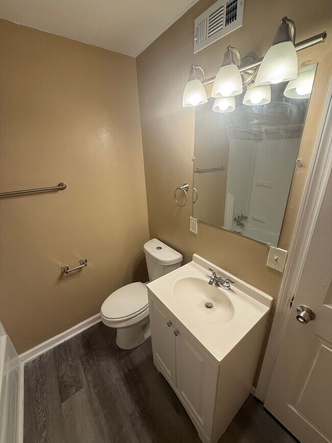 Building Photo - 6631 Gracely Dr