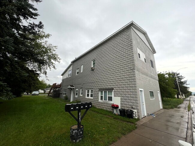 Primary Photo - AVAILABLE SEPTEMBER - 1 BED 1 BATH