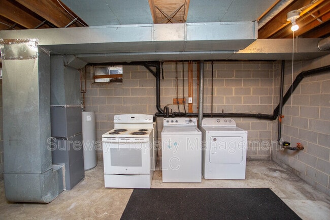 Building Photo - 5729 Irving Ave