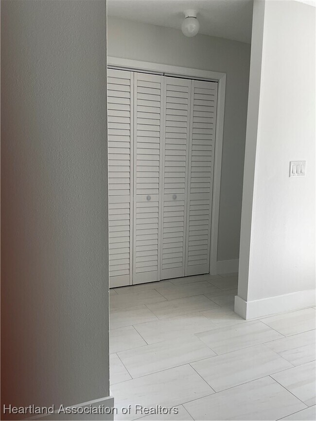 Building Photo - 113 Jasmine Ct