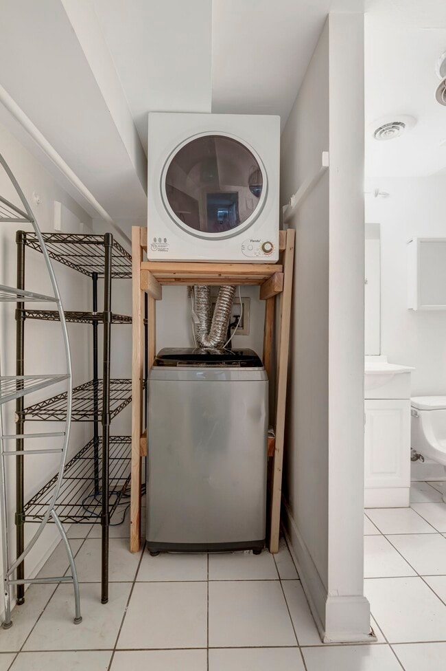 Building Photo - 2817 Blair Blvd