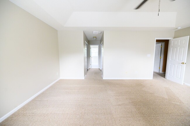 Building Photo - 2000 Lannigan Dr