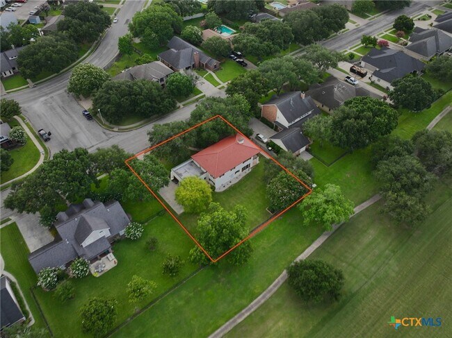 Building Photo - 213 Tracy Ln