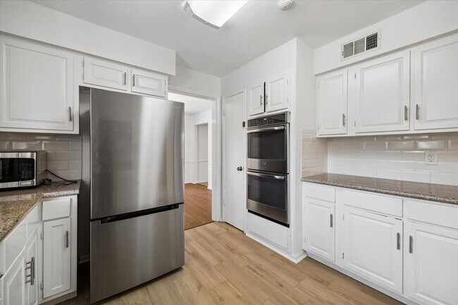 Building Photo - 2731 Stetson Ln