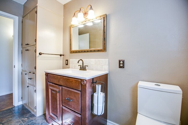 Building Photo - 2713 Canyon Creek Dr