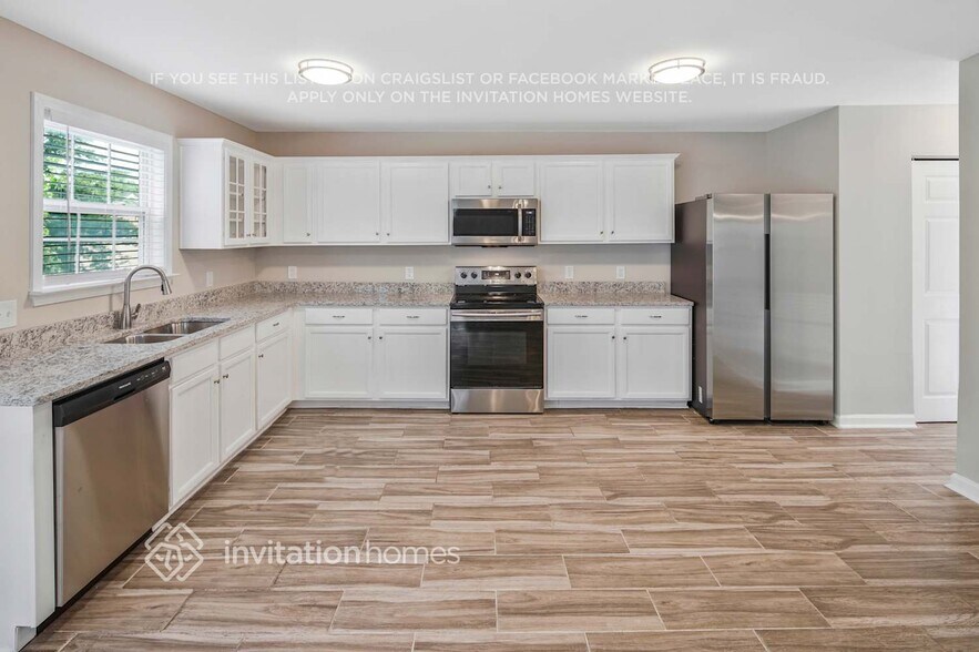 Building Photo - 13945 Pinyon Pine Ln