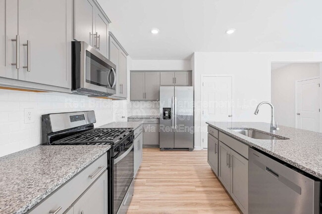 Building Photo - 1837 Vanderlyn St