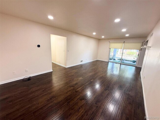 Building Photo - 27633 Echo Valley E