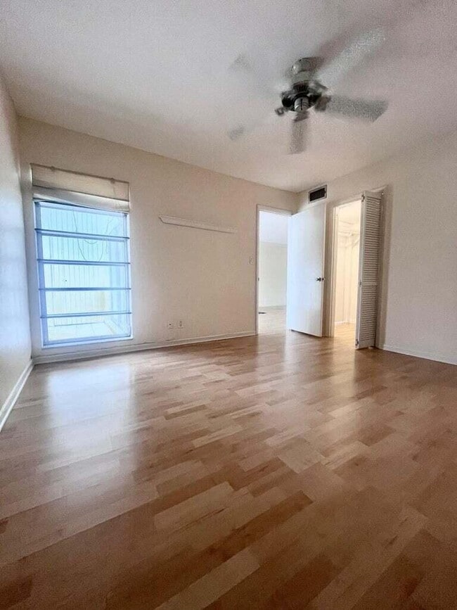 Building Photo - 3040 NE 16th Ave