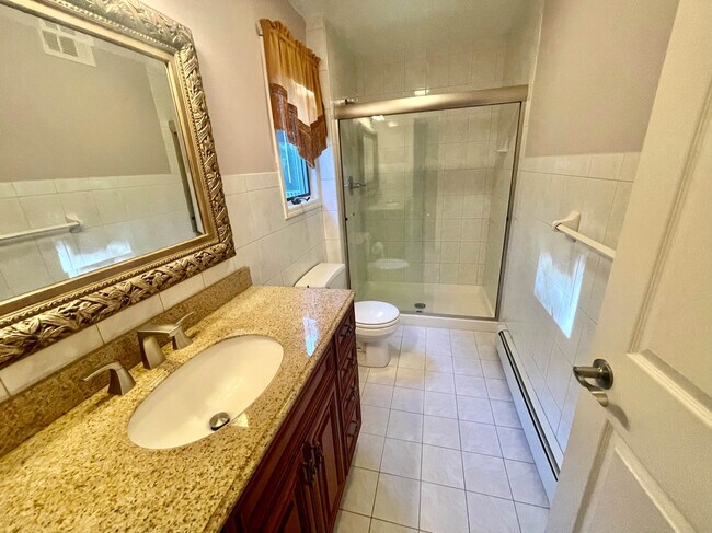 Building Photo - 18 Willow Wood Ct