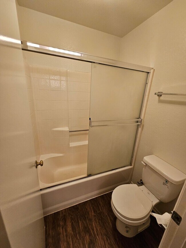 Building Photo - 2356-2356 Bushnell St