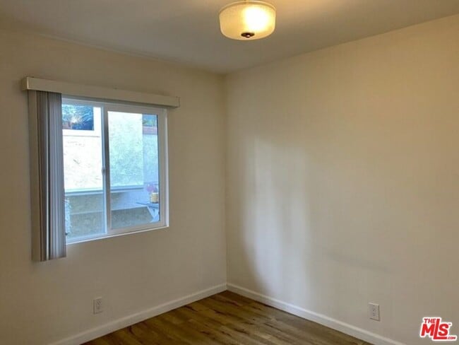 Building Photo - 402 Pacific St