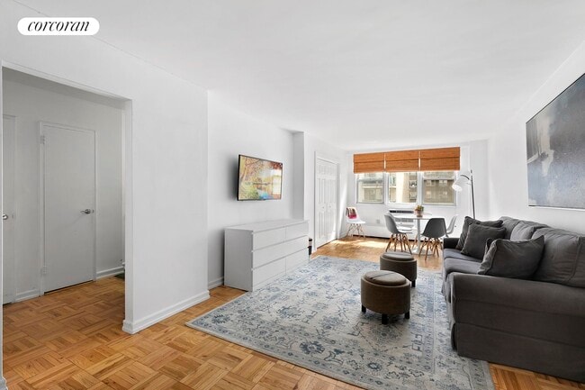 Primary Photo - 215 E 80th St