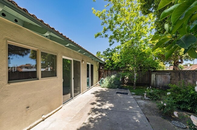 Building Photo - Beautiful 2/2 Condo in Hidden Valley!