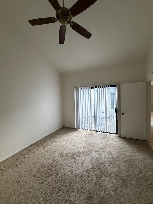 Building Photo - Single story 3 bed, 2 bath home with yard