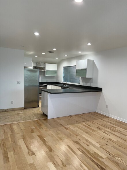 Building Photo - 1146 N Clark St