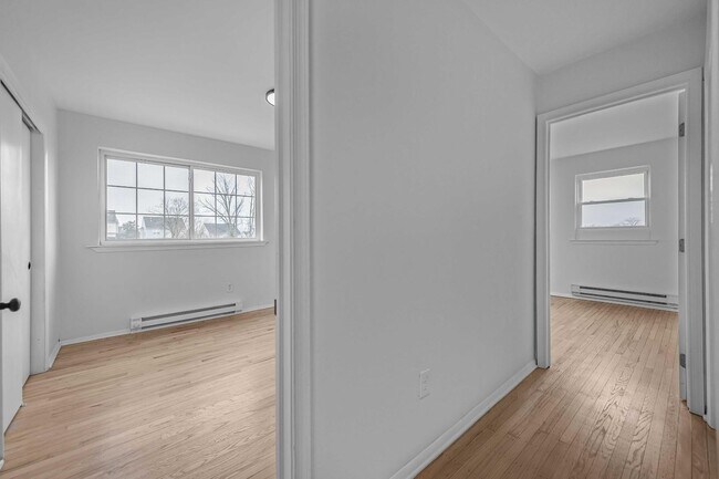 Building Photo - 461 Hale St