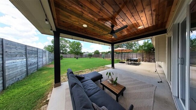 Building Photo - 2708 Kingsland Way