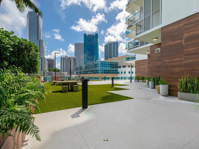 Building Photo - South Miami Avenue, Miami, FL 33130 - 2 BR...