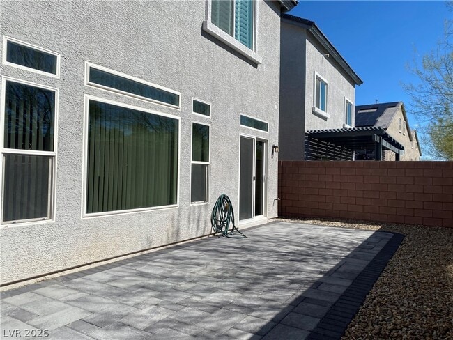 Building Photo - 6357 Luna Rosa Ave