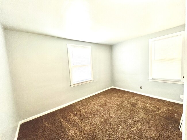 Building Photo - 408 E Parkland Ave