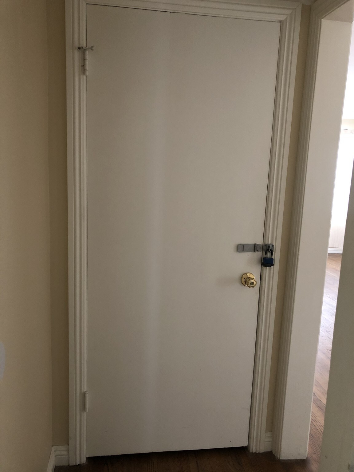 Storage space w/ medicine cabinet - 1809 Michigan Ave