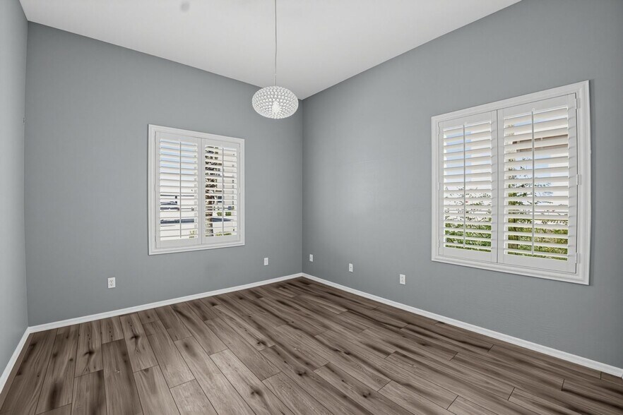 Building Photo - 205 N 74th St