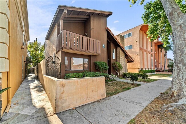 Building Photo - 392 Coronado Ave