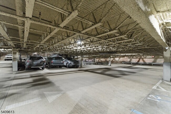 Building Photo - 160 Lafayette St