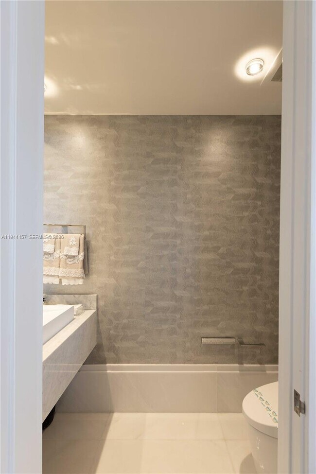 Building Photo - 18555 Collins Ave