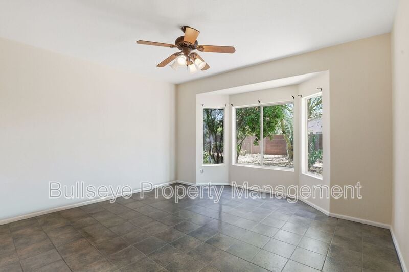 Building Photo - 15893 W Arrowhead Dr