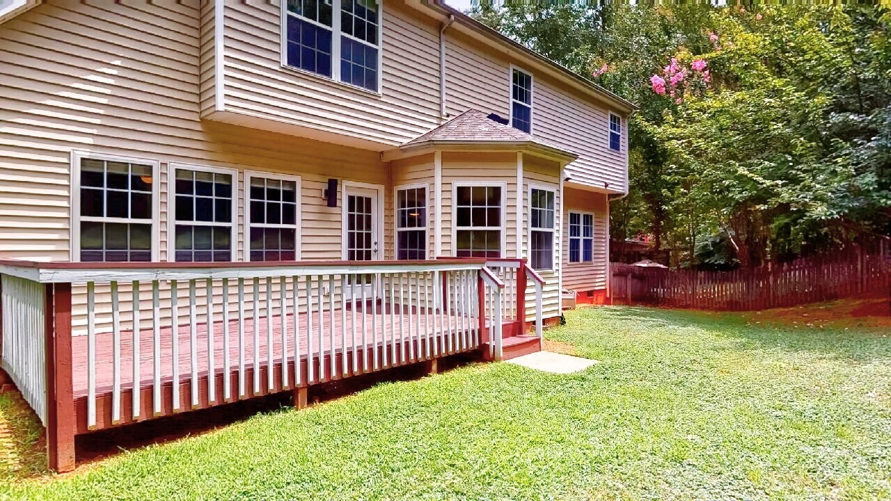 Building Photo - 425 New Parkside Dr