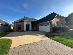Building Photo - Gorgeous 3 Bedroom Home in North Bossier