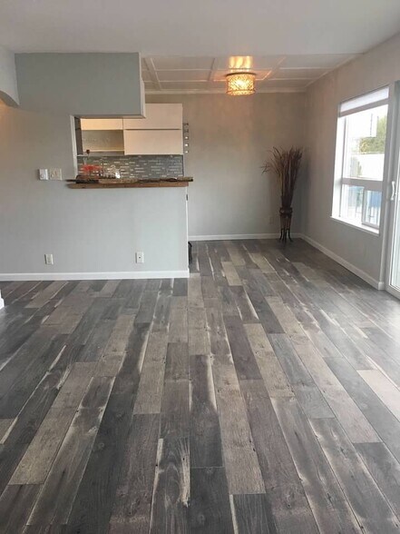 All vinyl plank flooring - 924 Shorewood Dr