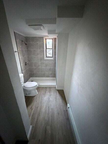 Building Photo - 490 Boswell Ave