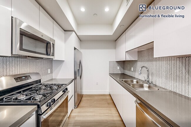 Building Photo - 518 N Gramercy Pl