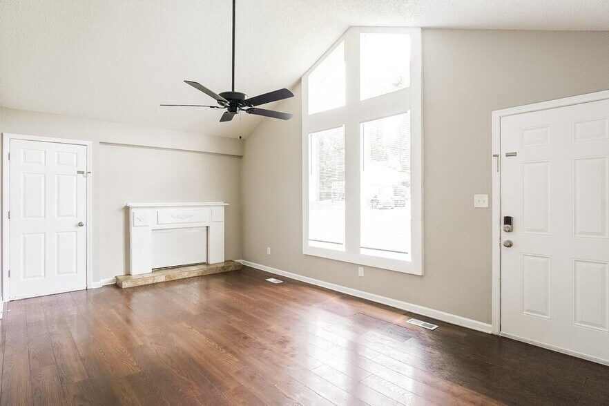 Building Photo - 3248 Larabee Ln