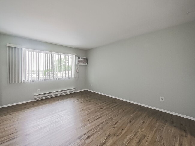 Building Photo - 211 Smt Rdg Dr