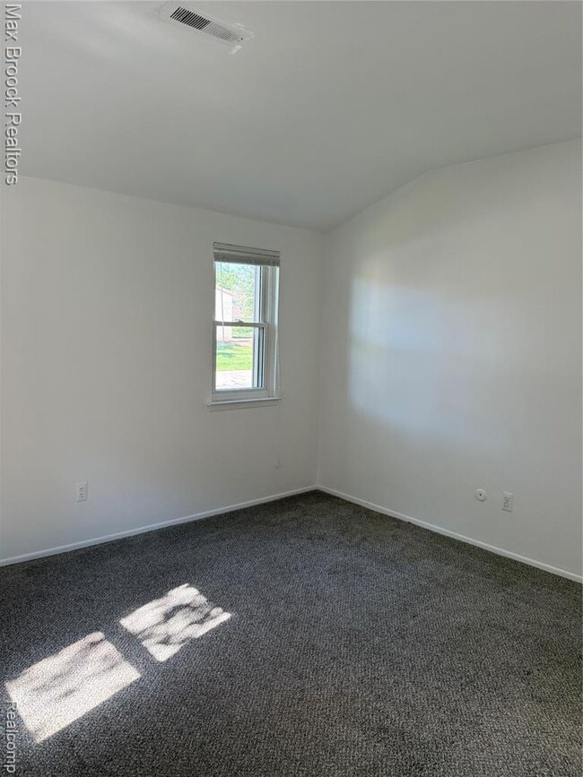 Building Photo - 3028 Moon Lake Dr