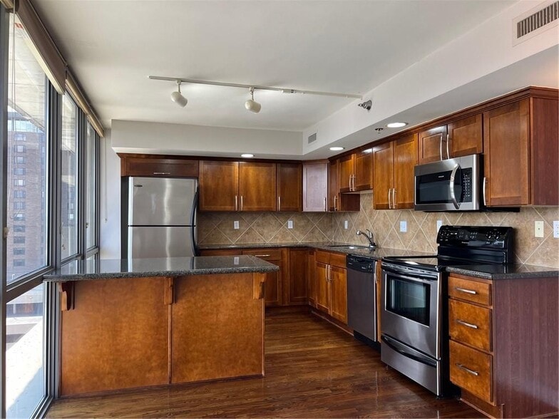 Building Photo - 600 Admiral Blvd