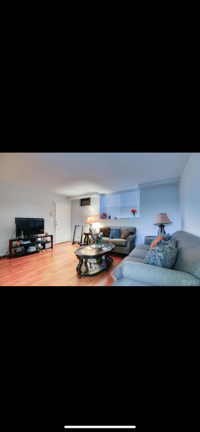 Building Photo - 500 S Center St