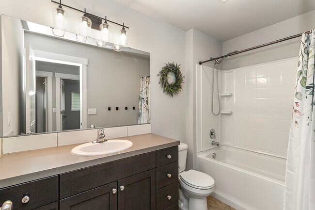 Building Photo - 10213 6th Pl SE