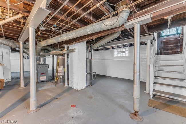 Building Photo - 1042 Mozina Dr