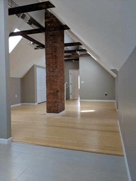 Building Photo - 4836 Commonwealth St