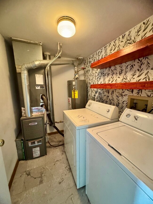 Building Photo - 200 Chesterfield Ct