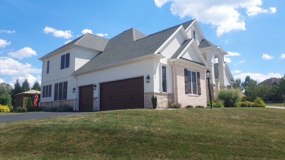 Building Photo - 1295 Needham Cir E