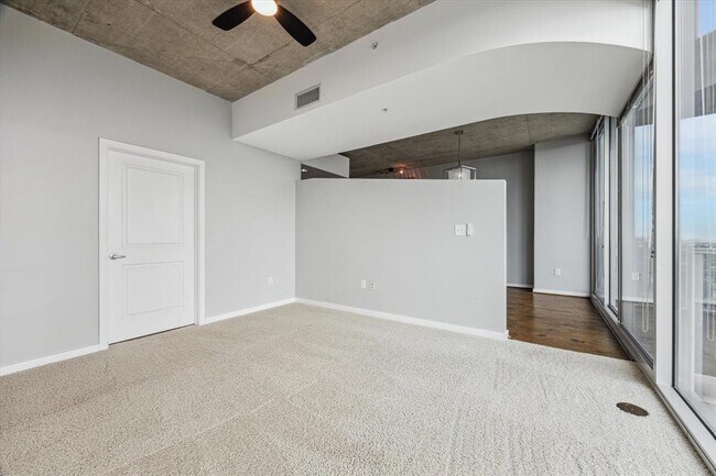 Building Photo - 5925 Almeda Rd