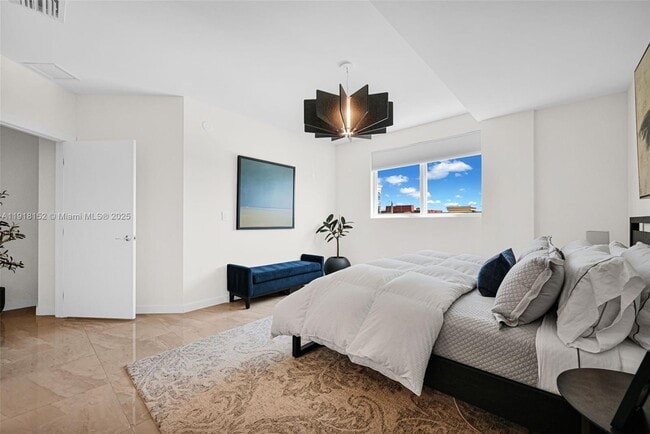 Building Photo - 1900 SE 2nd St