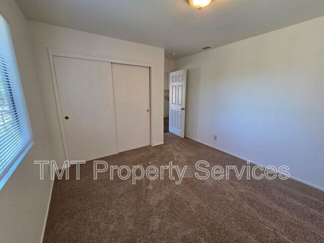 Building Photo - 228 McFarland St